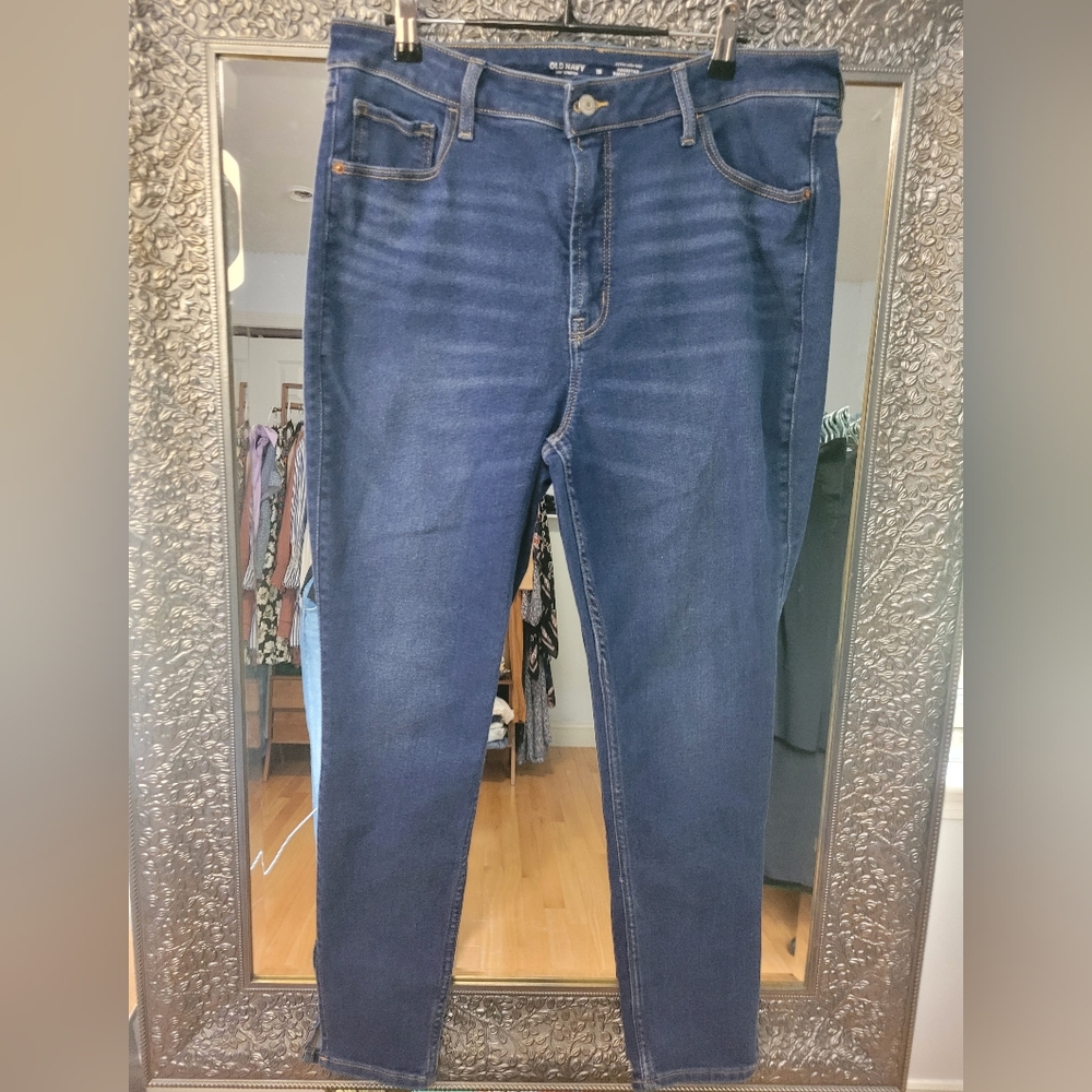 Old Navy 360 Stretch Extra High Rise Rockstar Super Skinny Dark Jeans.